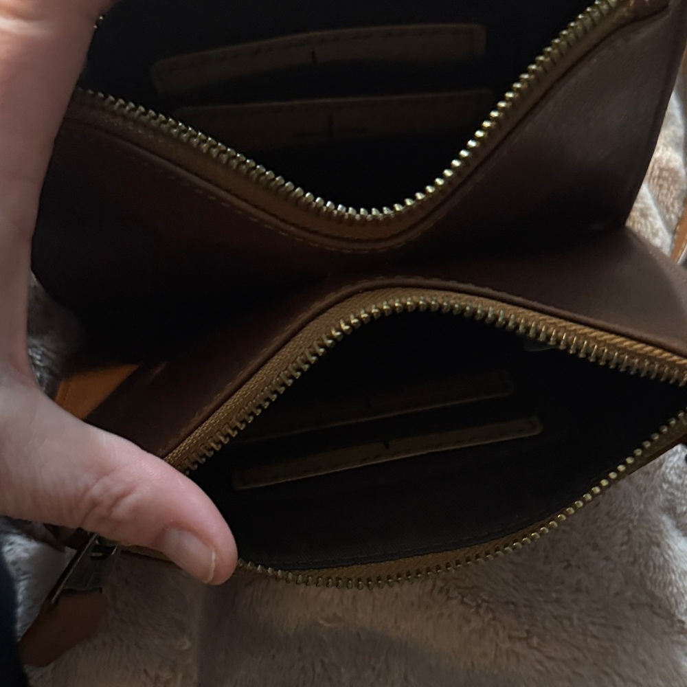 STS Ranchwear Kai Stadium Brown Leather Crossbody Wristlet - Picture 3 of 4